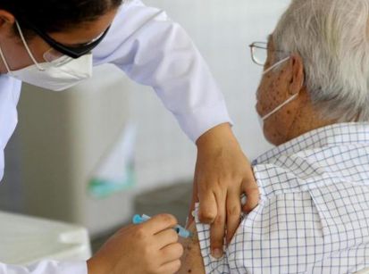 Nesta terça inicia vacina contra coronavírus para idosos de 87 e 88 anos