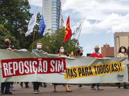 Professores do Paraná em greve: reajuste de salários 