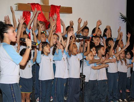  Hoje tem um lindo musical de Páscoa da Escola Adventista