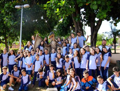 ALUNOS DO 6° ANO DA ESCOLA ADVENTISTA VISITARAM O MUSEU DE PALEONTOLOGIA DE CRUZEIRO DO OESTE 