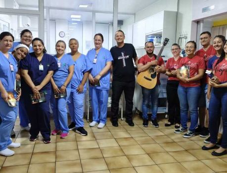 DIA DOS AVÓS NO HOSPITAL CEMIL É CELEBRADO COM AMOR E ESPERANÇA 