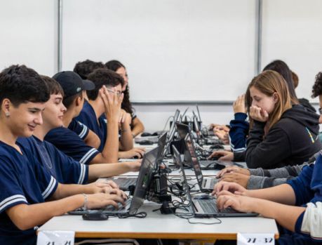 INTELIGÊNCIA ARTIFICIAL NAS ESCOLAS