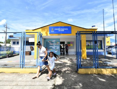 ESCOLAS E CMEIS ESTÃO PRONTOS PARA VOLTA ÀS AULAS ESCOLAS E CMEIS ESTÃO PRONTOS PARA VOLTA ÀS AULAS
