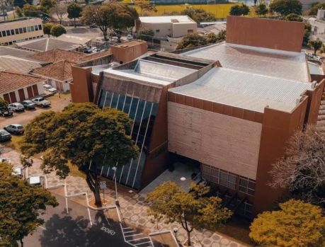 1985: UMUARAMA GANHOU O GIGANTE CENTRO CULTURAL