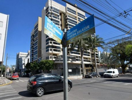 RUA MOVIMENTADA TEM NOME DE ALGUÉM DESCONHECIDO...