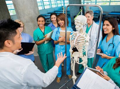 Governo veta a abertura de novos cursos de medicina 