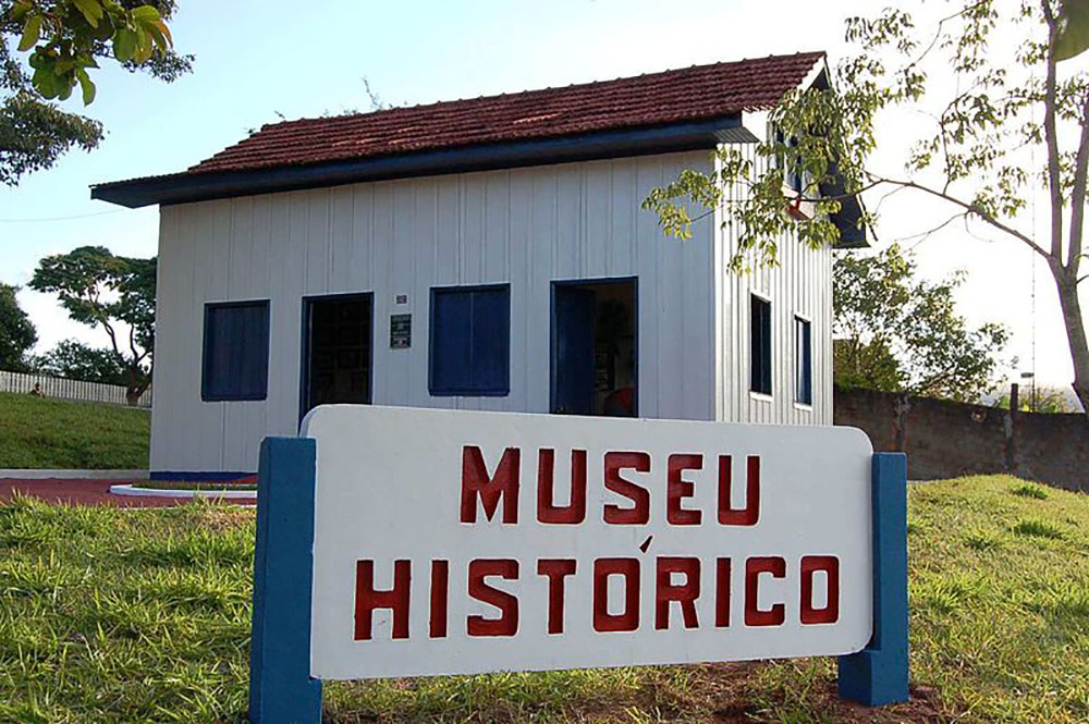 Pequeno museu a céu aberto, primeira capelinha rural de Umuarama está sendo  restaurada
