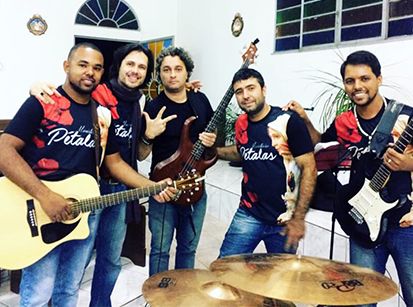 Um belo e emocionante show com a banda Pétalas, sábado!