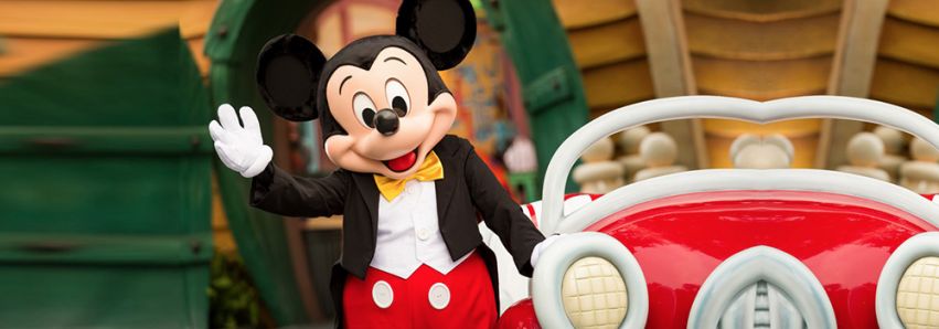 O mundo festeja 90 anos do Mickey!   