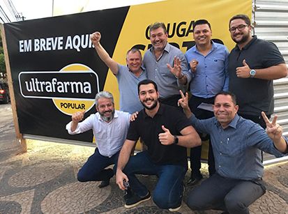 Sidney Oliveira inaugura “Ultrafarma Popular” em Umuarama