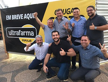 Sidney Oliveira inaugura “Ultrafarma Popular” em Umuarama