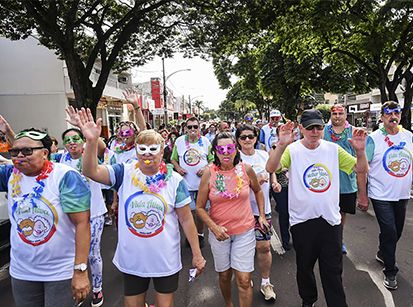 Carnaval da Saudade irradiou alegria na Avenida Paraná!   