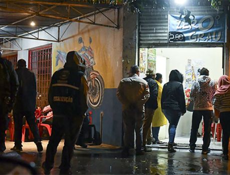 Vigilância Sanitária acaba com festas e interdita bares em Umuarama