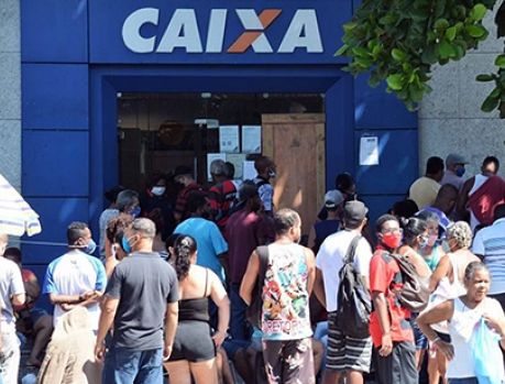 Caixa abre agências no Paraná neste sábado para pagar auxílios