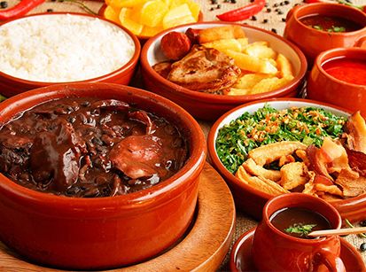 Boa ação dos jovens da ACIU: feijoada em prol da SAAU!