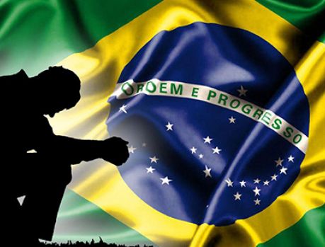 Maioria dos brasileiros acredita, ora e torce que a vida vai melhorar!