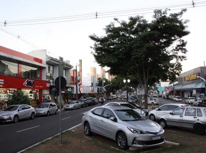 Neste sábado comércio de Umuarama aberto à tarde