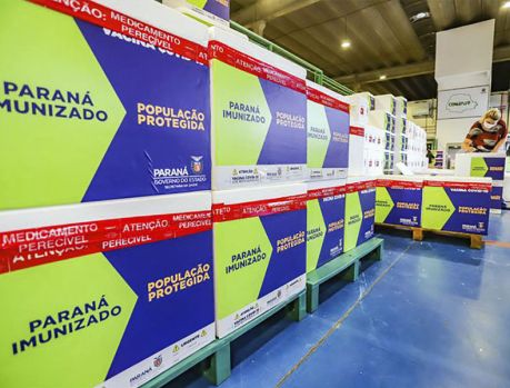 Governo e municípios vão acelerar a vacinação no Paraná