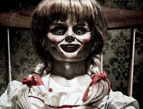“Annabelle”, a boneca que espalha medo, está chegando...