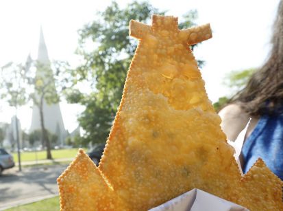 Pastel em formato de Catedral faz sucesso em Maringá