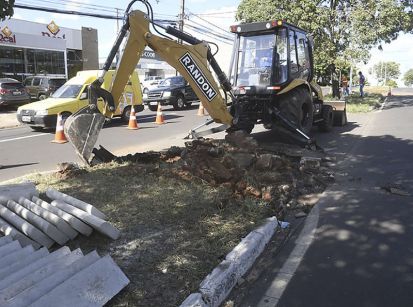Atenção motoristas, obras na Avenida Paraná...