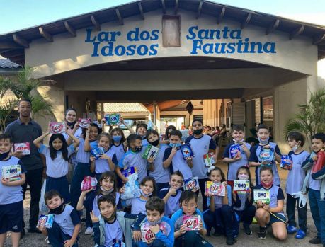 Escola Adventista visita o Lar Santa Faustina