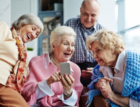 Número de idosos com acesso à Internet cresce no Brasil
