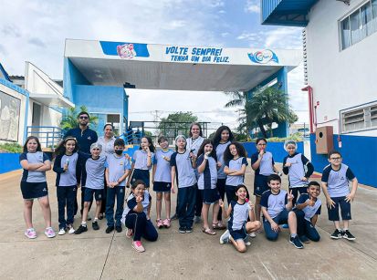 Alunos do 4º  ano da Escola Adventista visitam a Sorvetes Guri