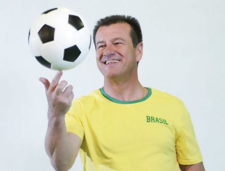 Em clima de copa Ultrafarma lança campanha com capitão Dunga
