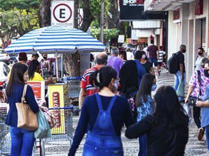 Sem folia e sem feriado, Umuarama vai trabalhar no Carnaval... 