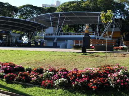 Hoje é dia de Abraço Ambiental e Poesia na Praça