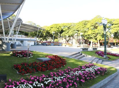 Praça Arthur Thomas, o Marco Zero de Umuarama