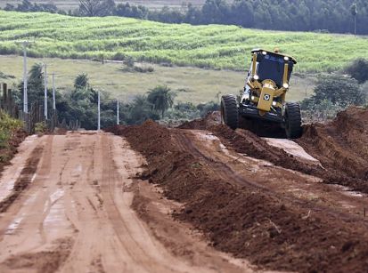Prefeitura de Umuarama recupera estradas rurais