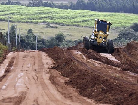 Prefeitura de Umuarama recupera estradas rurais