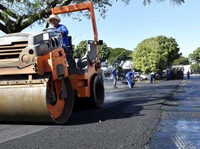 Cuidando bem da cidade: recapeamento asfáltico em vários trechos da Avenida Apucarana 