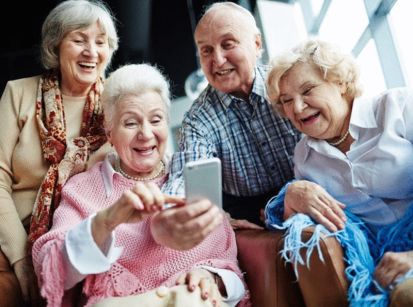 Cada vez mais conectados, 85% dos idosos usam Internet todos os dias