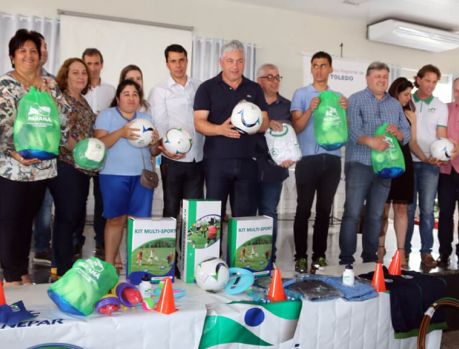 APAE de Umuarama recebe materiais esportivos do Governo