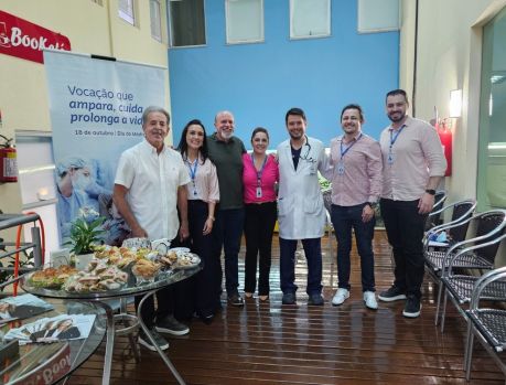 MÉDICOS DO HOSPITAL CEMIL SÃO HOMENAGEADOS COM CAFÉ DA MANHÃ