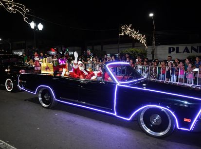 PAPAI NOEL DESFILARÁ NA AVENIDA PARANÁ! 