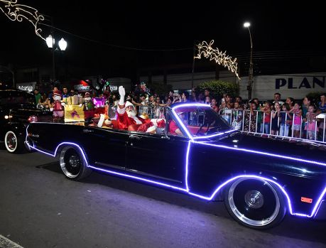 PAPAI NOEL DESFILARÁ NA AVENIDA PARANÁ! 