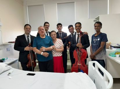 MÚSICA CRISTÃ ENCANTA COM FÉ E PAZ PACIENTES DO CEMIL