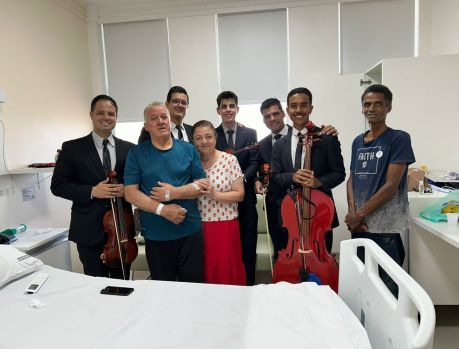 MÚSICA CRISTÃ ENCANTA COM FÉ E PAZ PACIENTES DO CEMIL