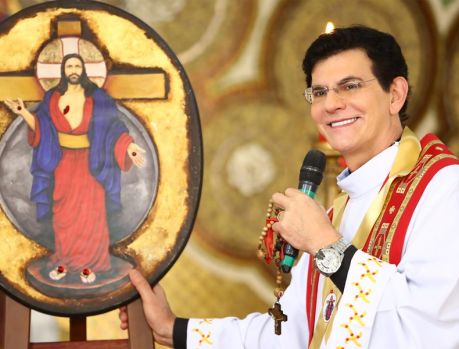 PADRE MANZOTTI CELEBRARÁ MISSA E CANTARÁ NA EXPO, DOMINGO!