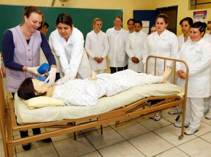 Rede estadual oferece cursos técnicos na área de saúde