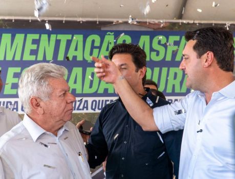 PREFEITO AGRADECE APOIO DO GOVERNO DO PARANÁ PREFEITO AGRADECE APOIO DO GOVERNO DO PARANÁ