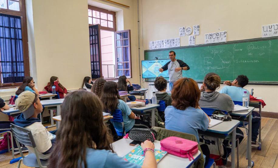 DOMINGO: ÚLTIMO DIA DE MATRICULAS NAS ESCOLAS DO PARANÁ