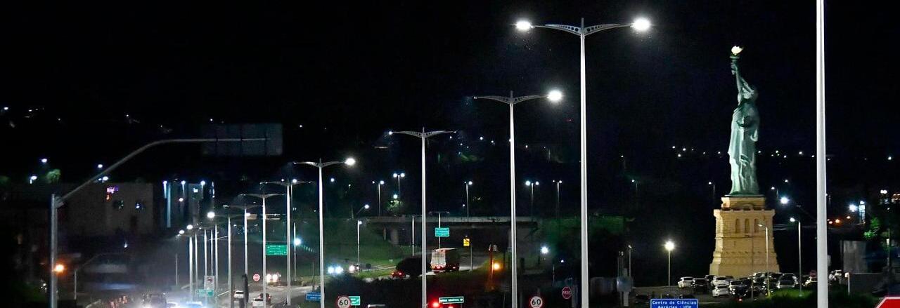 UMUARAMA IMPLANTA LED EM TODA A EXTENSÃO DUPLICADA DA PR-323!