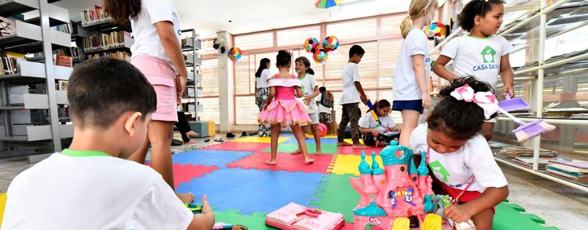 A Biblioteca Rocha Pombo promoverá a "Semana de Férias"