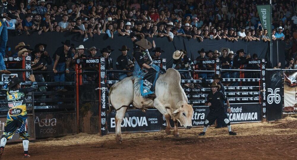 Domingo já tem rodeio na Expo Umuarama! Seguuuuuuura!!!
