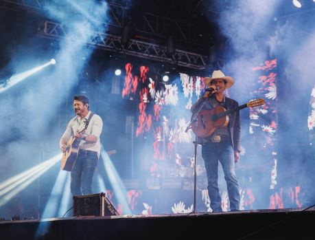 Jads e Jadson emocionam a multidão na Expo Umuarama!!!